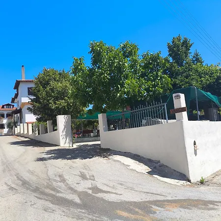 Vangel Backyard Ágios Nikólaos