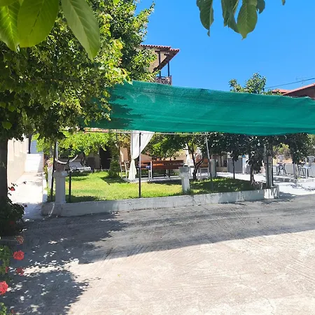 Vangel Backyard Apartament *